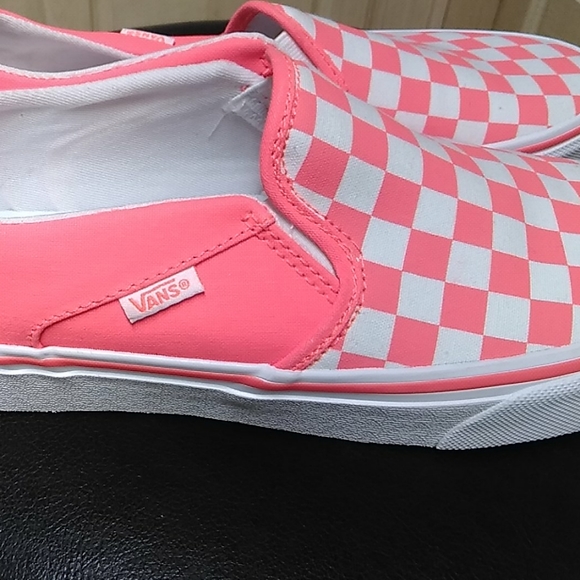 Womans sneakers.. - Picture 3 of 7